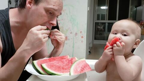 爸爸吃瓜的,揭秘家庭欢乐时光