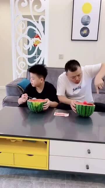 爸爸吃瓜的,揭秘家庭欢乐时光