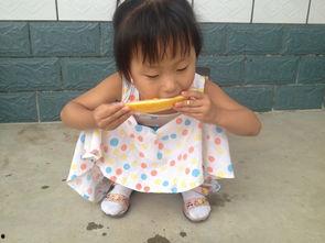 孩子吃瓜怎么发状态,童趣盎然——记录孩子吃瓜的欢乐时光